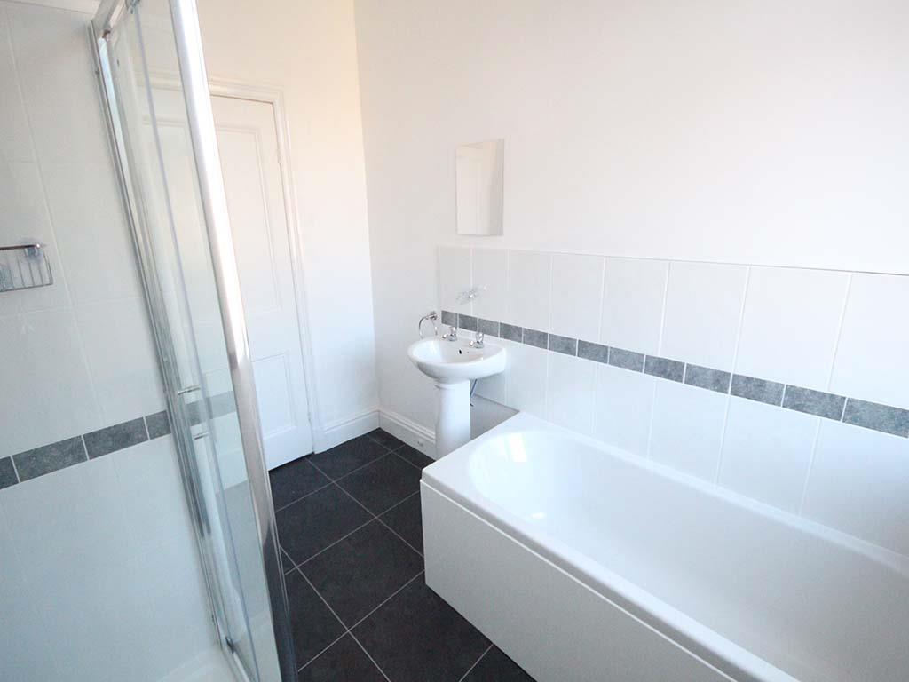 2 bedroom mid terrace house Let Agreed in Earby - IMG_4806.jpg